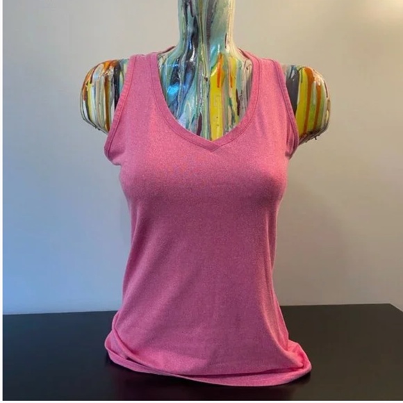 2 Under Armour Heat Gear Tank Tops - Size Medium - Picture 2 of 11